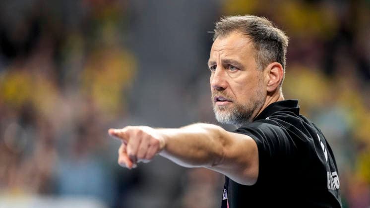 Maik Machulla (Trainer, Cheftrainer, RNL), gibt Anweisungen, gestikuliert, mit den Armen gestikulieren, Einzelbild, Einzelfoto, Aktion, Action, 20.02.2026, Mannheim (Deutschland), Handball, Bundesliga, Rhein-Neckar Löwen - TBV Lemgo Lippe