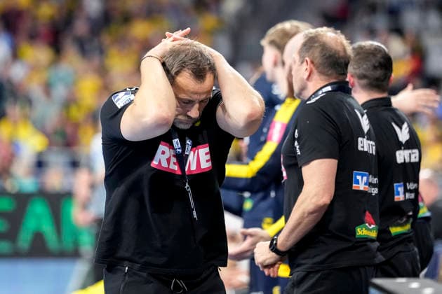 Maik Machulla (Trainer, Cheftrainer, RNL), Einzelbild, Einzelfoto, Aktion, Action, enttäuscht schauend, Enttäuschung, Frustration, disappointed, pessimistisch, 20.02.2026, Mannheim (Deutschland), Handball, Bundesliga, Rhein-Neckar Löwen - TBV Lemgo Lippe