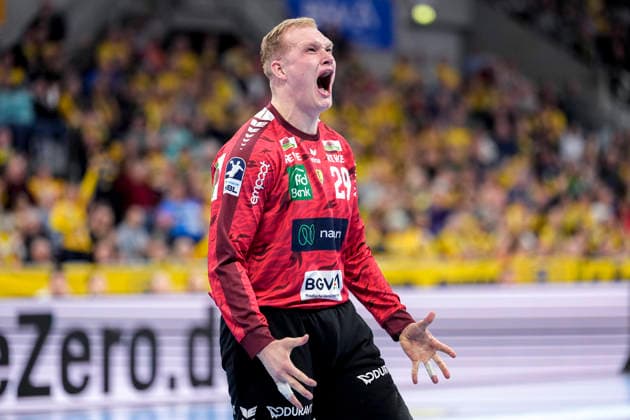 David Späth (Torwart, RNL, 29), Spieler der Rhein-Neckar-Löwen, Einzelbild, Einzelfoto, Aktion, Action, Jubel, jubeln, jubelt, celebration, Freude, freuen, freut sich, zuversichtlich, optimistisch, positiv, Spielszene, 20.02.2026, Mannheim (Deutschland), Handball, Bundesliga, Rhein-Neckar Löwen - TBV Lemgo Lippe