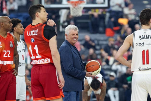 Dieter Reiter (SPD, Oberbuergermeister von Muenchen) mit Ball, GER, FC Bayern Basketball vs. BMA365 Bamberg Baskets, Basketball, BBL Pokal, BMW TOP FOUR, Halbfinale, Saison 2025 2026, 21.02.2026, GER, FC Bayern Basketball vs. BMA365 Bamberg Baskets, Basketball, BBL Pokal, BMW TOP FOUR, Halbfinale, Saison 2025 2026, 21.02.2026 Muenchen Copyright: xEibner-Pressefoto JennixMaulx EP_JML