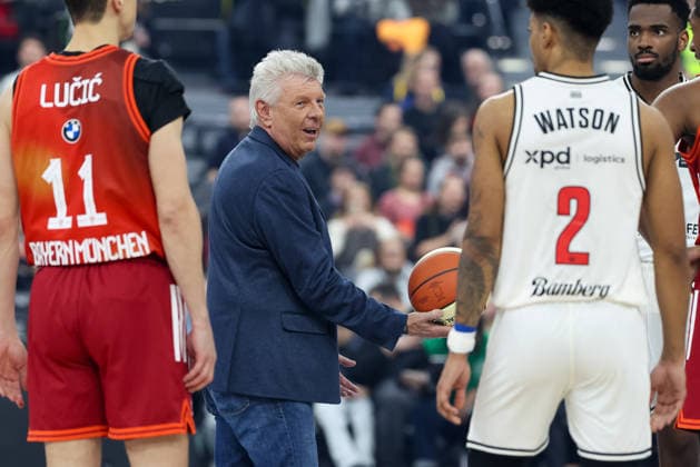 Dieter Reiter (SPD, Oberbuergermeister von Muenchen) mit Ball, GER, FC Bayern Basketball vs. BMA365 Bamberg Baskets, Basketball, BBL Pokal, BMW TOP FOUR, Halbfinale, Saison 2025 2026, 21.02.2026, GER, FC Bayern Basketball vs. BMA365 Bamberg Baskets, Basketball, BBL Pokal, BMW TOP FOUR, Halbfinale, Saison 2025 2026, 21.02.2026 Muenchen Copyright: xEibner-Pressefoto JennixMaulx EP_JML