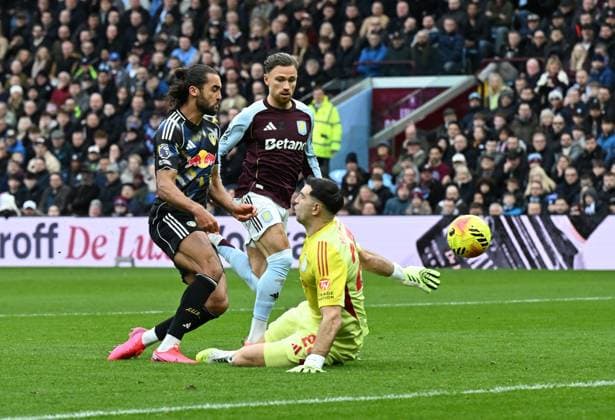 Emiliano Martinez goalkeeper of Aston Villa saves from Dominic Calvert-Lewin of Leeds United Aston Villa v Leeds United, Premier League, Football, Villa Park, Birmingham, UK - 21 Feb 2026Birmingham Villa Park United Kingdom EDITORIAL USE ONLY No use with unauthorised audio, video, data, fixture lists, club league logos or live services. Online in-match use limited to 120 images, no video emulation. No use in betting, games or single club league player publications. Copyright: xAnnaxGowthorpe Shutterstockx 16681467m