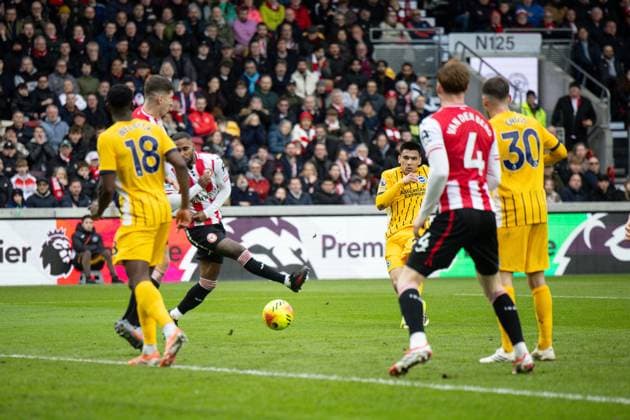 Diego Gomez of Brighton & Hove Albion scores 0-1 Brentford v Brighton and Hove Albion, Premier League, Football, Gtech Community Stadium, London, UK - 21 Feb 2026London Gtech Community Stadium United Kingdom EDITORIAL USE ONLY No use with unauthorised audio, video, data, fixture lists, club league logos or live services. Online in-match use limited to 120 images, no video emulation. No use in betting, games or single club league player publications. Copyright: xIanxTuttle Shutterstockx 16681480x