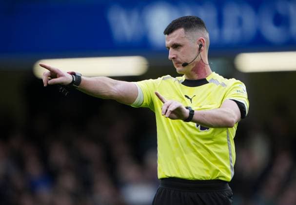 Referee Lewis Smith Chelsea v Burnley, Premier League, Football, Stamford Bridge, London, UK - 21 Feb 2026London Stamford Bridge United Kingdom EDITORIAL USE ONLY No use with unauthorised audio, video, data, fixture lists, club league logos or live services. Online in-match use limited to 120 images, no video emulation. No use in betting, games or single club league player publications. Copyright: xJedxLeicester Shutterstockx 16681483o
