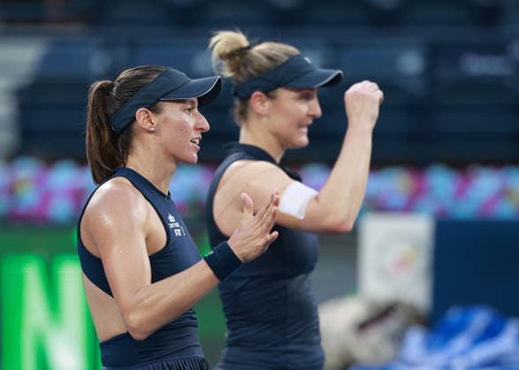 Gabriela Dabrowski, Luisa Stefani jubelt nach dem Sieg, Jubel, Freude, Emotion, Damen Doppel, Women s Doubles, Endspiel, Final, Dubai Duty Free Tennis Championships, Dubai, U.A.E. Copyright: xJuergenxHasenkopfx
