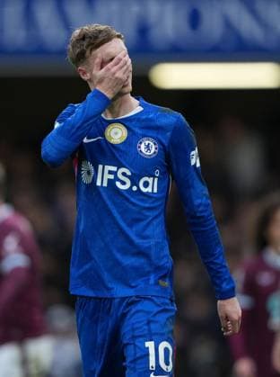 A dejected Cole Palmer of Chelsea Chelsea v Burnley, Premier League, Football, Stamford Bridge, London, UK - 21 Feb 2026London Stamford Bridge United Kingdom EDITORIAL USE ONLY No use with unauthorised audio, video, data, fixture lists, club league logos or live services. Online in-match use limited to 120 images, no video emulation. No use in betting, games or single club league player publications. Copyright: xJedxLeicester Shutterstockx 16681483aa