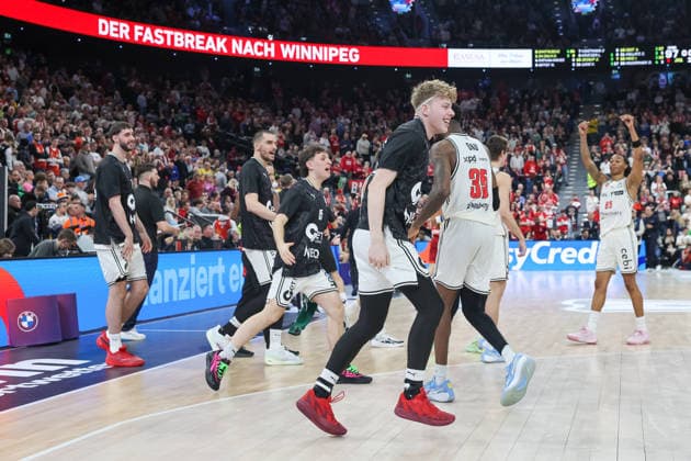 Die Spieler von BMA365 Bamberg Baskets bejubeln den Sieg, Emotionen, GER, FC Bayern Basketball vs. BMA365 Bamberg Baskets, Basketball, BBL Pokal, BMW TOP FOUR, Halbfinale, Saison 2025 2026, 21.02.2026, GER, FC Bayern Basketball vs. BMA365 Bamberg Baskets, Basketball, BBL Pokal, BMW TOP FOUR, Halbfinale, Saison 2025 2026, 21.02.2026 Muenchen Copyright: xEibner-Pressefoto JennixMaulx EP_JML