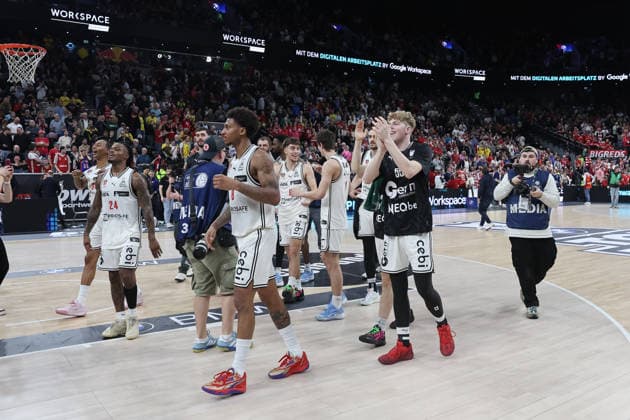 Die Spieler von BMA365 Bamberg Baskets bejubeln den Sieg, Emotionen, GER, FC Bayern Basketball vs. BMA365 Bamberg Baskets, Basketball, BBL Pokal, BMW TOP FOUR, Halbfinale, Saison 2025 2026, 21.02.2026, GER, FC Bayern Basketball vs. BMA365 Bamberg Baskets, Basketball, BBL Pokal, BMW TOP FOUR, Halbfinale, Saison 2025 2026, 21.02.2026 Muenchen Copyright: xEibner-Pressefoto JennixMaulx EP_JML
