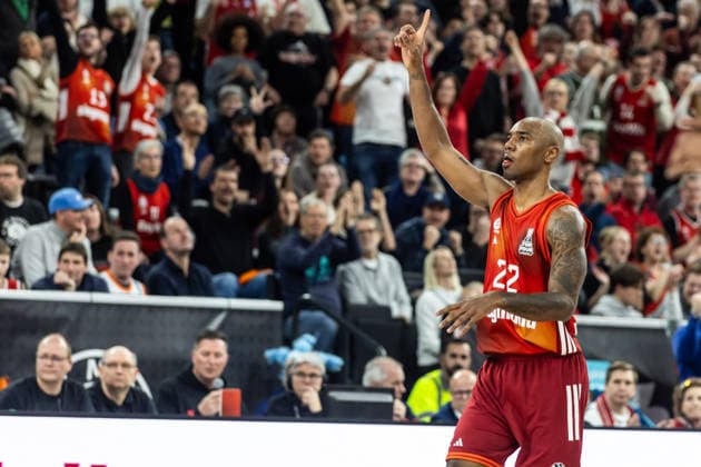 GER, BMW Top Four, Basketball BBL Pokal, Halbfinale, FC Bayern München Basketball - BMA365 Bamberg Baskets. 21.02.2026, SAP Garden, München, GER, BMW Top Four, Basketball BBL Pokal, Halbfinale, FC Bayern München Basketball - BMA365 Bamberg Baskets. Isiaha Mike (FC Bayern München Basketball 22) jubelt Foto Alexander Trienitz München SAP Garden Bayern Deutschland