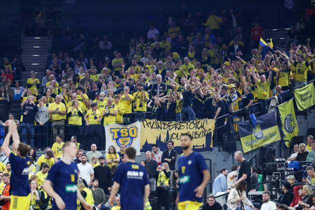 Die Fans der EWE Baskets Oldenburg, GER, Alba Berlin vs. EWE Baskets Oldenburg, Basketball, BBL Pokal, BMW TOP FOUR, Halbfinale, Saison 2025 2026, 21.02.2026, GER, Alba Berlin vs. EWE Baskets Oldenburg, Basketball, BBL Pokal, BMW TOP FOUR, Halbfinale, Saison 2025 2026, 21.02.2026 Muenchen Copyright: xEibner-Pressefoto JennixMaulx EP_JML