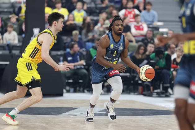 Christopher Clemons (EWE Baskets Oldenburg, 03) mit Jonas Mattisseck (Alba Berlin, 09), GER, Alba Berlin vs. EWE Baskets Oldenburg, Basketball, BBL Pokal, BMW TOP FOUR, Halbfinale, Saison 2025 2026, 21.02.2026, GER, Alba Berlin vs. EWE Baskets Oldenburg, Basketball, BBL Pokal, BMW TOP FOUR, Halbfinale, Saison 2025 2026, 21.02.2026 Muenchen Copyright: xEibner-Pressefoto JennixMaulx EP_JML