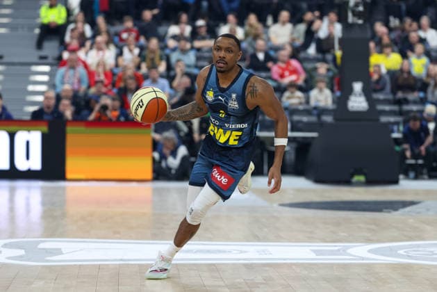 Kyle Lofton (EWE Baskets Oldenburg, 00), GER, Alba Berlin vs. EWE Baskets Oldenburg, Basketball, BBL Pokal, BMW TOP FOUR, Halbfinale, Saison 2025 2026, 21.02.2026, GER, Alba Berlin vs. EWE Baskets Oldenburg, Basketball, BBL Pokal, BMW TOP FOUR, Halbfinale, Saison 2025 2026, 21.02.2026 Muenchen Copyright: xEibner-Pressefoto JennixMaulx EP_JML