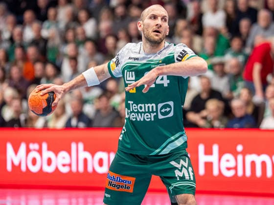 Marcel Schiller (Frisch Auf Goeppingen, 24) beim Siebenmeter, Frisch Auf Goeppingen vs. THW Kiel, Handball, 1. Bundesliga, Herren, Spielzeit 2025 2026, 21.02.2026, Frisch Auf Goeppingen vs. THW Kiel, Handball, 1. Bundesliga, Herren, Spielzeit 2025 2026, 21.02.2026 Goeppingen Copyright: xEibner-Pressefoto MichaelxSchmidx EP_MST