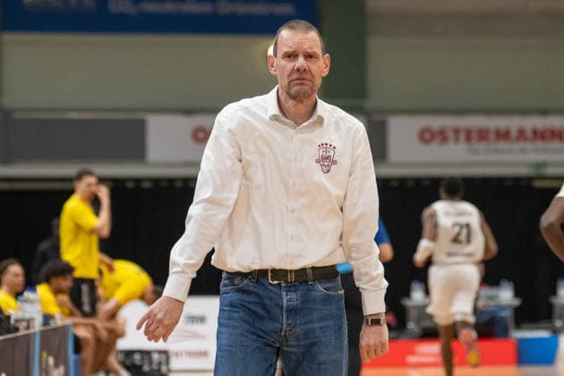 Michael Koch (Bayer Giants Leverkusen, Trainer). Bayer Giants Leverkusen vs. Tigers Tuebingen, Basketball, Barmer 2. Basketballbundesliga, 24. Spieltag, Saison 2025 2026, 21.02.2026 Bayer Giants Leverkusen vs. Tigers Tuebingen, Basketball, Barmer 2. Basketballbundesliga, Pro A, 24. Spieltag, Saison 2025 2026, 21.02.2026 Leverkusen Copyright: xEibner-Pressefoto ThomasxHaeslerx EP_THR