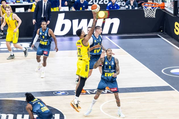 GER, BMW Top Four, Basketball BBL Pokal, Halbfinale, ALBA Berlin - EWE Baskets Oldenburg. 21.02.2026, SAP Garden, München, GER, BMW Top Four, Basketball BBL Pokal, Halbfinale, ALBA Berlin - EWE Baskets Oldenburg. Norris Agbakoko (ALBA Berlin 17) Foto Alexander Trienitz München SAP Garden Bayern Deutschland