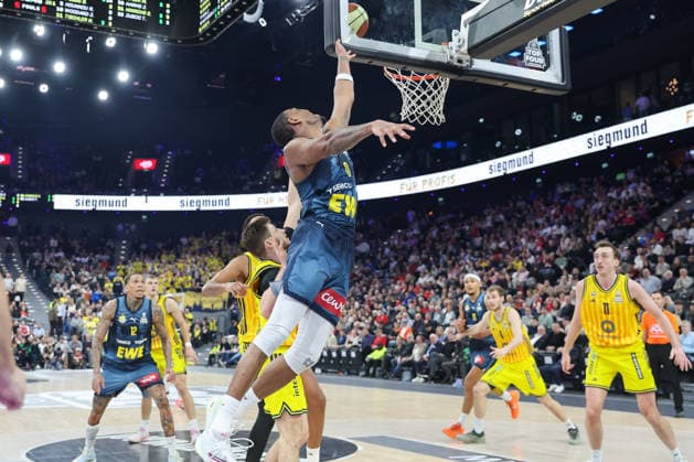 Kyle Lofton (EWE Baskets Oldenburg, 00), GER, Alba Berlin vs. EWE Baskets Oldenburg, Basketball, BBL Pokal, BMW TOP FOUR, Halbfinale, Saison 2025 2026, 21.02.2026, GER, Alba Berlin vs. EWE Baskets Oldenburg, Basketball, BBL Pokal, BMW TOP FOUR, Halbfinale, Saison 2025 2026, 21.02.2026 Muenchen Copyright: xEibner-Pressefoto JennixMaulx EP_JML
