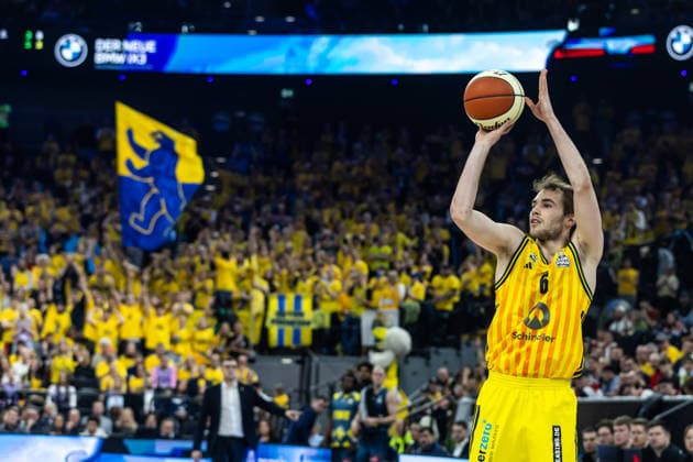 GER, BMW Top Four, Basketball BBL Pokal, Halbfinale, ALBA Berlin - EWE Baskets Oldenburg. 21.02.2026, SAP Garden, München, GER, BMW Top Four, Basketball BBL Pokal, Halbfinale, ALBA Berlin - EWE Baskets Oldenburg. Malte Delow (ALBA Berlin 6) Foto Alexander Trienitz München SAP Garden Bayern Deutschland