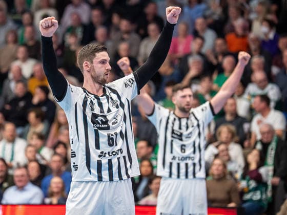 Hendrik Pekeler (THW Kiel, 61) im Vordergrund und Harald Reinkind (THW Kiel, 06) im Hintergrund jubeln, Frisch Auf Goeppingen vs. THW Kiel, Handball, 1. Bundesliga, Herren, Spielzeit 2025 2026, 21.02.2026, Frisch Auf Goeppingen vs. THW Kiel, Handball, 1. Bundesliga, Herren, Spielzeit 2025 2026, 21.02.2026 Goeppingen Copyright: xEibner-Pressefoto MichaelxSchmidx EP_MST
