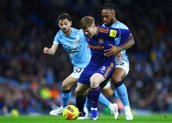 Lewis Hall of Newcastle United and Antoine Semenyo of Manchester City Manchester City v Newcastle United, Premier League, Football, Etihad Stadium, Manchester, UK - 21 Feb 2026Manchester Etihad Stadium United Kingdom EDITORIAL USE ONLY No use with unauthorised audio, video, data, fixture lists, club league logos or live services. Online in-match use limited to 120 images, no video emulation. No use in betting, games or single club league player publications. Copyright: xMattxWest Shutterstockx 16681542f