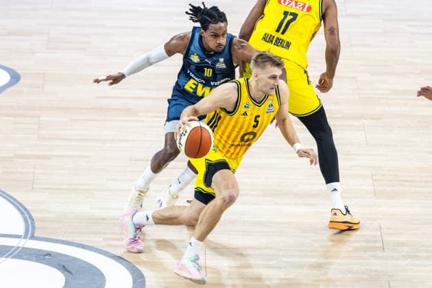 GER, BMW Top Four, Basketball BBL Pokal, Halbfinale, ALBA Berlin - EWE Baskets Oldenburg. 21.02.2026, SAP Garden, München, GER, BMW Top Four, Basketball BBL Pokal, Halbfinale, ALBA Berlin - EWE Baskets Oldenburg. Sam Griesel (ALBA Berlin 5) Foto Alexander Trienitz München SAP Garden Bayern Deutschland