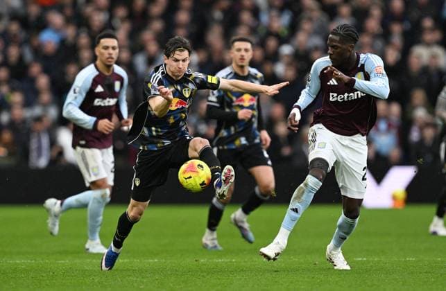 Brenden Aaronson of Leeds United and Amadou Onana of Aston Villa Aston Villa v Leeds United, Premier League, Football, Villa Park, Birmingham, UK - 21 Feb 2026Birmingham Villa Park United Kingdom EDITORIAL USE ONLY No use with unauthorised audio, video, data, fixture lists, club league logos or live services. Online in-match use limited to 120 images, no video emulation. No use in betting, games or single club league player publications. Copyright: xAnnaxGowthorpe Shutterstockx 16681467as