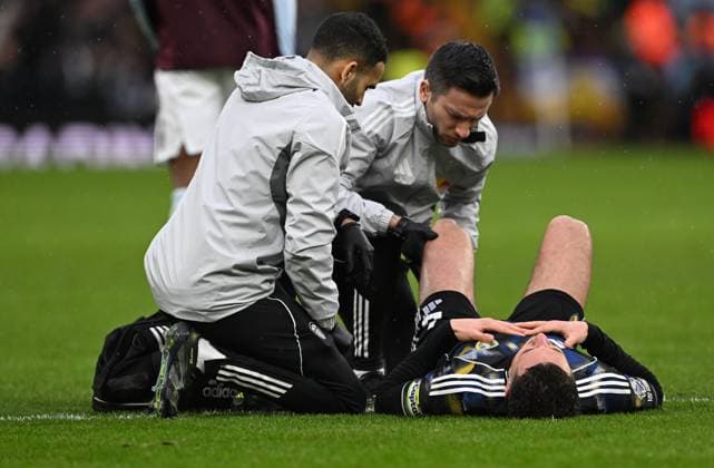 Ethan Ampadu of Leeds United receives treatment Aston Villa v Leeds United, Premier League, Football, Villa Park, Birmingham, UK - 21 Feb 2026Birmingham Villa Park United Kingdom EDITORIAL USE ONLY No use with unauthorised audio, video, data, fixture lists, club league logos or live services. Online in-match use limited to 120 images, no video emulation. No use in betting, games or single club league player publications. Copyright: xAnnaxGowthorpe Shutterstockx 16681467ay