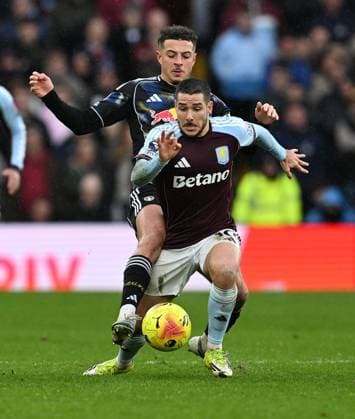 Ethan Ampadu of Leeds United and Emi Buendia of Aston Villa Aston Villa v Leeds United, Premier League, Football, Villa Park, Birmingham, UK - 21 Feb 2026Birmingham Villa Park United Kingdom EDITORIAL USE ONLY No use with unauthorised audio, video, data, fixture lists, club league logos or live services. Online in-match use limited to 120 images, no video emulation. No use in betting, games or single club league player publications. Copyright: xAnnaxGowthorpe Shutterstockx 16681467bd