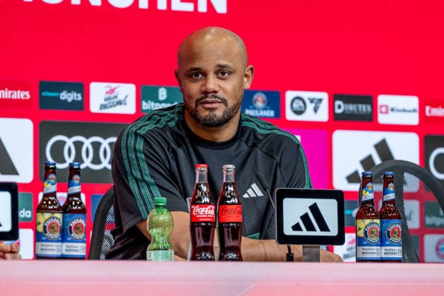 Vincent Kompany (Chef-Trainer, FC Bayern Muenchen) bei der Pressekonferenz nach dem Spiel Portrait Portraet GER, FC Bayern Muenchen vs. SG Eintracht Frankfurt, Fussball, Bundesliga, 23. Spieltag, Spielzeit 2025 2026, 21.02.2026. (DFL DFB REGULATIONS PROHIBIT ANY USE OF PHOTOGRAPHS as IMAGE SEQUENCES and or QUASI-VIDEO). GER, FC Bayern Muenchen vs. SG Eintracht Frankfurt, Fussball, Bundesliga, 23. Spieltag, Spielzeit 2025 2026, 21.02.2026. Muenchen Copyright: xEibner-Pressefoto HeikexFeinerx EP_HFR