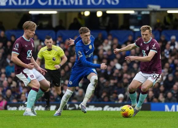 Cole Palmer of Chelsea between Zian Flemming and James Ward-Prowse of Burnley Chelsea v Burnley, Premier League, Football, Stamford Bridge, London, UK - 21 Feb 2026London Stamford Bridge United Kingdom EDITORIAL USE ONLY No use with unauthorised audio, video, data, fixture lists, club league logos or live services. Online in-match use limited to 120 images, no video emulation. No use in betting, games or single club league player publications. Copyright: xJedxLeicester Shutterstockx 16681483ct
