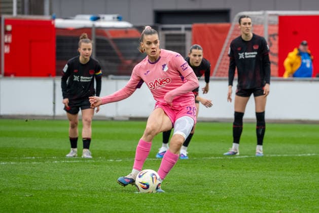 Selina Cerci (TSG Hoffenheim, 29) erzielt das Tor zum 1:0. Bayer 04 Leverkusen vs. TSG 1899 Hoffenheim, Fussball, Frauen Bundesliga, 19. Spieltag, Saison 2025 2026, 22.02.2026 DFL DFB Regulations prohibit any use of Photographs as image sequences and or Quasivideo Bayer 04 Leverkusen vs. TSG 1899 Hoffenheim , Fussball, Frauen Bundesliga, 19. Spieltag, Saison 2025 2026, 22.02.2026 Leverkusen Copyright: xEibner-Pressefoto ThomasxHaeslerx EP_THR