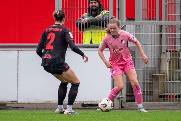 Zweikampf zwischen Selina Ostermeier (Bayer 04 Leverkusen, 02) und Valesca Ampoorter (TSG Hoffenheim, 18). Bayer 04 Leverkusen vs. TSG 1899 Hoffenheim, Fussball, Frauen Bundesliga, 19. Spieltag, Saison 2025 2026, 22.02.2026 DFL DFB Regulations prohibit any use of Photographs as image sequences and or Quasivideo Bayer 04 Leverkusen vs. TSG 1899 Hoffenheim , Fussball, Frauen Bundesliga, 19. Spieltag, Saison 2025 2026, 22.02.2026 Leverkusen Copyright: xEibner-Pressefoto ThomasxHaeslerx EP_THR
