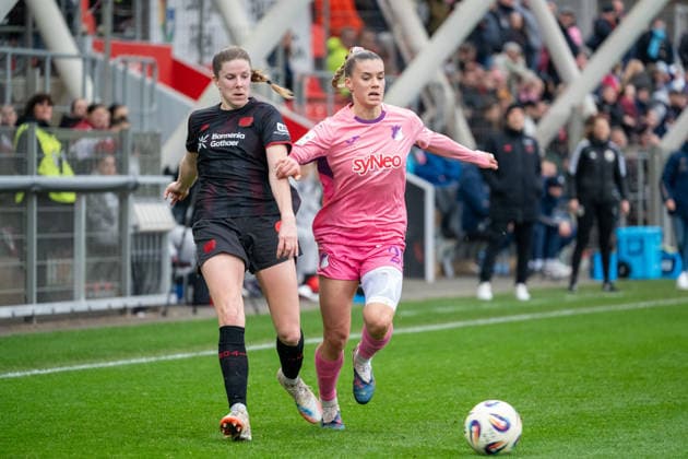 Zweikampf zwischen Lilla Turanyi (Bayer 04 Leverkusen, 24) und Selina Cerci (TSG Hoffenheim, 29). Bayer 04 Leverkusen vs. TSG 1899 Hoffenheim, Fussball, Frauen Bundesliga, 19. Spieltag, Saison 2025 2026, 22.02.2026 DFL DFB Regulations prohibit any use of Photographs as image sequences and or Quasivideo Bayer 04 Leverkusen vs. TSG 1899 Hoffenheim , Fussball, Frauen Bundesliga, 19. Spieltag, Saison 2025 2026, 22.02.2026 Leverkusen Copyright: xEibner-Pressefoto ThomasxHaeslerx EP_THR