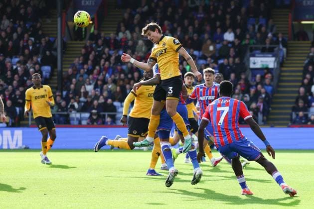 Hugo Bueno of Wolverhampton Wanderers heads clear Crystal Palace v Wolverhampton Wanderers, Premier League, Football, Selhurst Park, London, UK - 22 Feb 2026London Selhurst Park United Kingdom EDITORIAL USE ONLY No use with unauthorised audio, video, data, fixture lists, club league logos or live services. Online in-match use limited to 120 images, no video emulation. No use in betting, games or single club league player publications. Copyright: xSimonxDael Shutterstockx 16681548af
