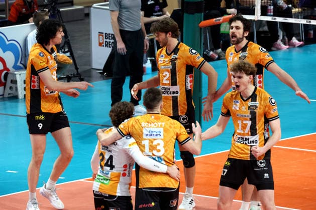 DEU, DVV, 1.VBL, BR Volleys vs. Mitteldeutschland, 22.02.2026, Max-Schmeling-Halle, Berlin, DEU, DVV, 1.VBL, BR Volleys vs. Mitteldeutschland, im Bild BR Volleys-Spielerkreis