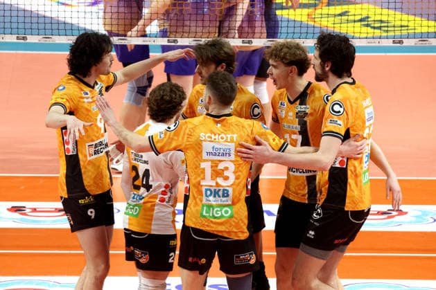 DEU, DVV, 1.VBL, BR Volleys vs. Mitteldeutschland, 22.02.2026, Max-Schmeling-Halle, Berlin, DEU, DVV, 1.VBL, BR Volleys vs. Mitteldeutschland, im Bild BR Volleys-Spielerkreis