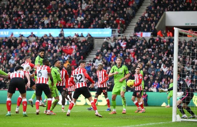 Raul Jimenez of Fulham scores their first goal Sunderland v Fulham, Premier League, Football, Stadium of Light, Sunderland, UK - 22 Feb 2026Sunderland Stadium of Light United Kingdom EDITORIAL USE ONLY No use with unauthorised audio, video, data, fixture lists, club league logos or live services. Online in-match use limited to 120 images, no video emulation. No use in betting, games or single club league player publications. Copyright: xRichardxLee Shutterstockx 16681560bm