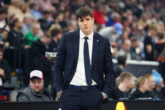 Pedro Calles (Alba Berlin, Chef-Trainer) vor dem Spiel, GER, BMA365 Bamberg Baskets vs. Alba Berlin, Basketball, BBL Pokal, BMW TOP FOUR, Finale, Saison 2025 2026, 22.02.2026, GER, BMA365 Bamberg Baskets vs. Alba Berlin, Basketball, BBL Pokal, BMW TOP FOUR, Finale, Saison 2025 2026, 22.02.2026 Muenchen Copyright: xEibner-Pressefoto JennixMaulx EP_JML