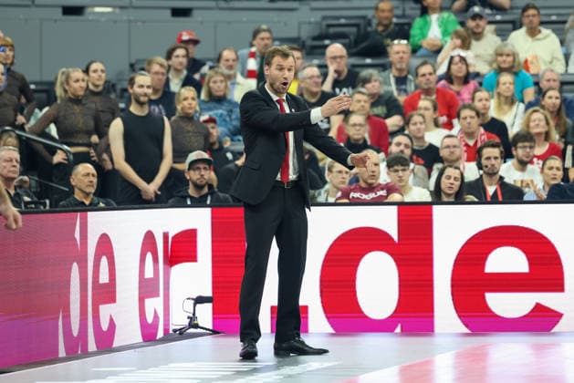 Anton Gavel (BMA365 Bamberg Baskets, Cheftrainer) getikuliert, GER, BMA365 Bamberg Baskets vs. Alba Berlin, Basketball, BBL Pokal, BMW TOP FOUR, Finale, Saison 2025 2026, 22.02.2026, GER, BMA365 Bamberg Baskets vs. Alba Berlin, Basketball, BBL Pokal, BMW TOP FOUR, Finale, Saison 2025 2026, 22.02.2026 Muenchen Copyright: xEibner-Pressefoto JennixMaulx EP_JML
