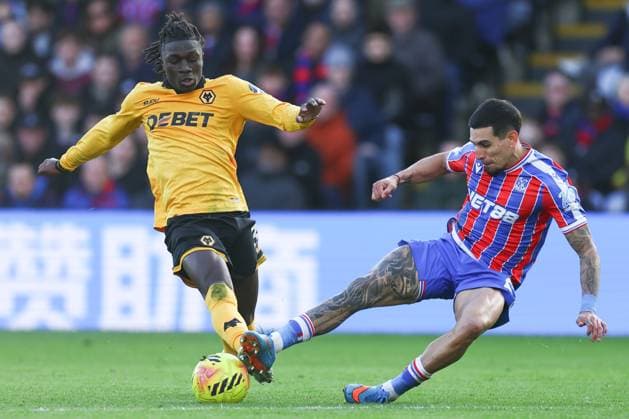 Mateus Mane of Wolverhampton Wanderers tackled by Daniel Munoz of Crystal Palace Crystal Palace v Wolverhampton Wanderers, Premier League, Football, Selhurst Park, London, UK - 22 Feb 2026London Selhurst Park United Kingdom EDITORIAL USE ONLY No use with unauthorised audio, video, data, fixture lists, club league logos or live services. Online in-match use limited to 120 images, no video emulation. No use in betting, games or single club league player publications. Copyright: xSimonxDael Shutterstockx 16681548bh