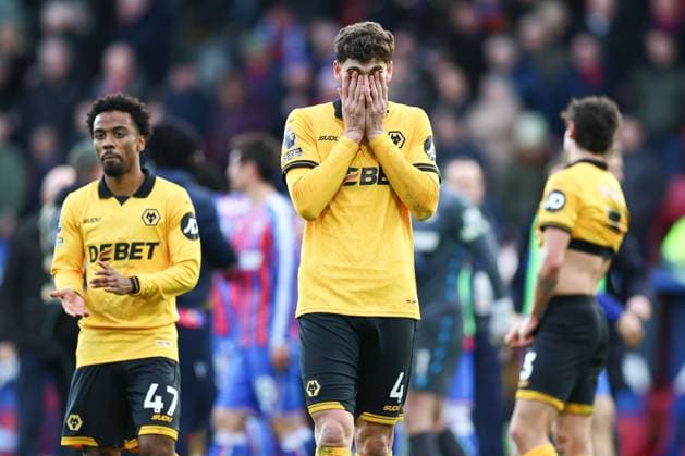Santiago Bueno of Wolverhampton Wanderers dejected at full time Crystal Palace v Wolverhampton Wanderers, Premier League, Football, Selhurst Park, London, UK - 22 Feb 2026London Selhurst Park United Kingdom EDITORIAL USE ONLY No use with unauthorised audio, video, data, fixture lists, club league logos or live services. Online in-match use limited to 120 images, no video emulation. No use in betting, games or single club league player publications. Copyright: xSimonxDael Shutterstockx 16681548bk