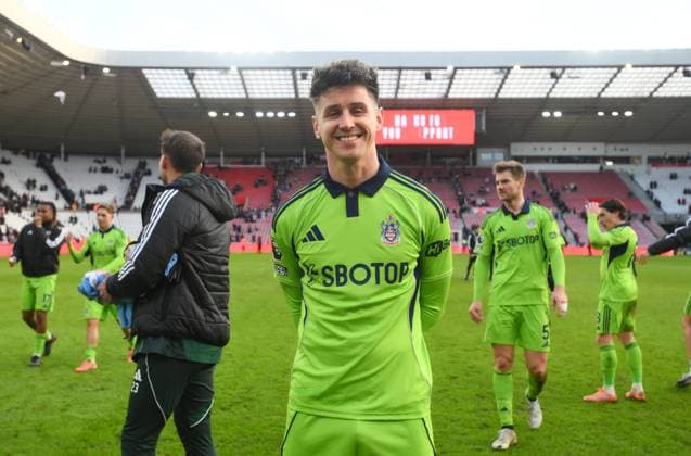 Tom Cairney of Fulham poses for a picture after full time Sunderland v Fulham, Premier League, Football, Stadium of Light, Sunderland, UK - 22 Feb 2026Sunderland Stadium of Light United Kingdom EDITORIAL USE ONLY No use with unauthorised audio, video, data, fixture lists, club league logos or live services. Online in-match use limited to 120 images, no video emulation. No use in betting, games or single club league player publications. Copyright: xRichardxLee Shutterstockx 16681560cu