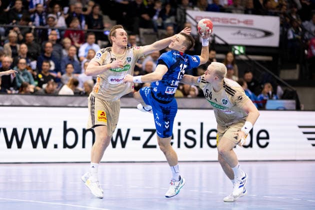 Simone Mengon, (TVB Stuttgart, 15), am Kreis, TVB Stuttgart vs. TSV Hannover Burgdorf, DAIKIN Handballbundesliga, 22. Spieltag, Saison 2025 2026, 22.02.2026 Eibner-Pressefoto Andreas Ulmer TVB Stuttgart vs. TSV Hannover Burgdorf, DAIKIN Handballbundesliga, 22. Spieltag, Saison 2025 2026, 22.02.2026 Stuttgart Copyright: xEibner-Pressefoto AndreasxUlmerx EP_AUR