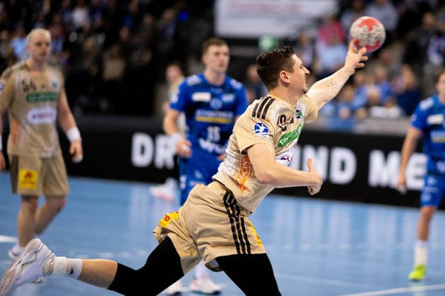 Renars Uscins, (TSV Hannover Burgdorf, 10), beim Wurf TVB Stuttgart vs. TSV Hannover Burgdorf, DAIKIN Handballbundesliga, 22. Spieltag, Saison 2025 2026, 22.02.2026 Eibner-Pressefoto Andreas Ulmer TVB Stuttgart vs. TSV Hannover Burgdorf, DAIKIN Handballbundesliga, 22. Spieltag, Saison 2025 2026, 22.02.2026 Stuttgart Copyright: xEibner-Pressefoto AndreasxUlmerx EP_AUR