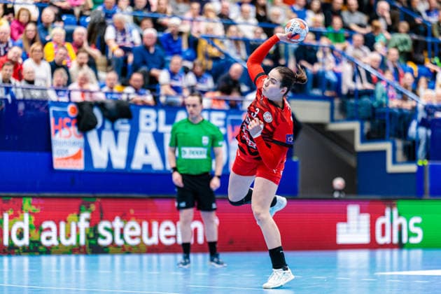 Emilia Varga (MOL Esztergom, 03) beim Siebenmeter 7 Meter Wurf GER, HSG Blomberg-Lippe (GER) vs. MOL Esztergom (HUN), Handball, EHF European League Women, Gruppenphase, 22.02.2026 GER, HSG Blomberg-Lippe (GER) vs. MOL Esztergom (HUN), Handball, EHF European League Women, Gruppenphase, 22.02.2026 Lemgo Copyright: xEibner-Pressefoto JanxRollingerx EP_JSK