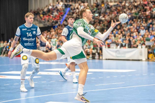 Mathias Gidsel (Fuechse Berlin, 19) beim Wurf. Bergischer HC 06 vs. Fuechse Berlin, Handball, DAIKIN Handballbundesliga, 22. Spieltag, Saison 2025 2026, 22.02.2026 Bergischer HC 06 vs. Fuechse Berlin, Handball, DAIKIN Handballbundesliga, 22. Spieltag, Saison 2025 2026, 22.02.2026 Duesseldorf Copyright: xEibner-Pressefoto ThomasxHaeslerx EP_THR