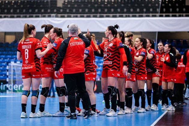 Die Mannschaft von MOL Esztergom jubelt feiert nach 31:31 Unentschieden GER, HSG Blomberg-Lippe (GER) vs. MOL Esztergom (HUN), Handball, EHF European League Women, Gruppenphase, 22.02.2026 GER, HSG Blomberg-Lippe (GER) vs. MOL Esztergom (HUN), Handball, EHF European League Women, Gruppenphase, 22.02.2026 Lemgo Copyright: xEibner-Pressefoto JanxRollingerx EP_JSK