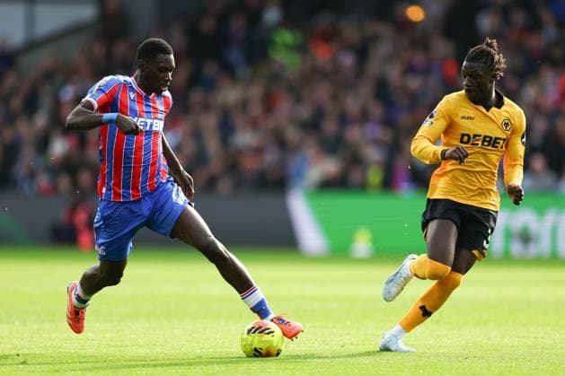 Ismaila Sarr of Crystal Palace under pressure from Mateus Mane of Wolverhampton Wanderers Crystal Palace v Wolverhampton Wanderers, Premier League, Football, Selhurst Park, London, UK - 22 Feb 2026London Selhurst Park United Kingdom EDITORIAL USE ONLY No use with unauthorised audio, video, data, fixture lists, club league logos or live services. Online in-match use limited to 120 images, no video emulation. No use in betting, games or single club league player publications. Copyright: xSimonxDael Shutterstockx 16681548cc