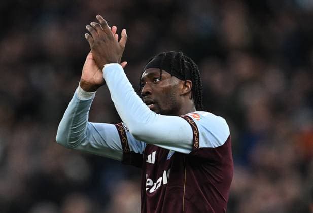 Tammy Abraham of Aston Villa applauds the fans after the game Aston Villa v Leeds United, Premier League, Football, Villa Park, Birmingham, UK - 21 Feb 2026Birmingham Villa Park United Kingdom EDITORIAL USE ONLY No use with unauthorised audio, video, data, fixture lists, club league logos or live services. Online in-match use limited to 120 images, no video emulation. No use in betting, games or single club league player publications. Copyright: xAnnaxGowthorpe Shutterstockx 16681467bu