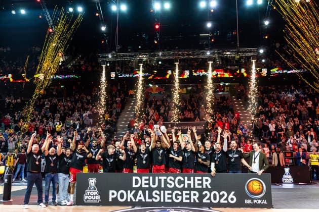GER, BMW Top Four, Basketball BBL Pokal, Finale, BMA365 Bamberg Baskets - ALBA Berlin. 22.02.2026, SAP Garden, München, GER, BMW Top Four, Basketball BBL Pokal, Finale, BMA365 Bamberg Baskets - ALBA Berlin. Pokalsieger BMA365 Bamberg Baskets Foto Alexander Trienitz München SAP Garden Bayern Deutschland