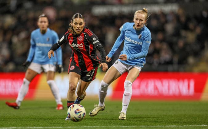 GER, Frankfurt, Eintracht Frankfurt vs SC Freiburg, Google Pixel Bundesliga, Fussball, DFB, Spielzeit 2025 2026, Stadion am Brentanobad, 19. Spieltag im Bild v.l.: Ereleta Memeti (Eintracht Frankfurt Frauen 27), Meret Felde (SC Freiburg Frauen 4) DFB DFL REGULATIONS PROHIBIT ANY USE OF PHOTOGRAPHS AS IMAGE SEQUENCES AND OR QUASI-VIDEO, 23.02.2026 Copyright: HMBxMedia HendrikxHamelau